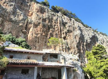 croatia/hvar/landmark/cliffbase