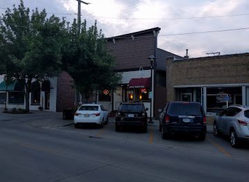 iowa/ankeny/landmark/leaning-tower-of-pizza-uptown-ankeny