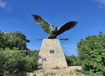 hungary/budapest/landmark/turul-monument