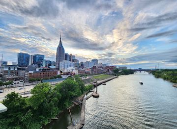 tennessee/nashville/landmark/john-seigenthaler-pedestrian-bridge