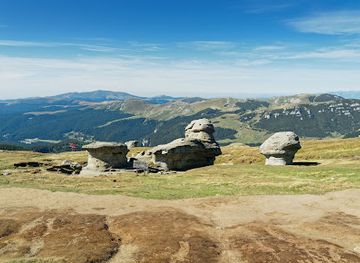 romania/bucegi-mountains/landmark/traseu-pestera-sfinx