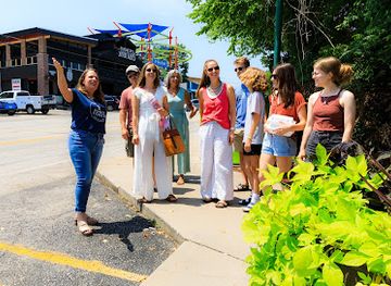 missouri/lake-of-the-ozarks/landmark/lake-ozark-food-tours