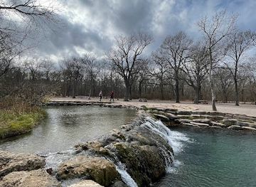 oklahoma/chickasaw-country/landmark/little-niagara-falls