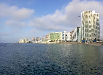 ecuador/salinas/landmark/muelle-del-malecon-de-salinas