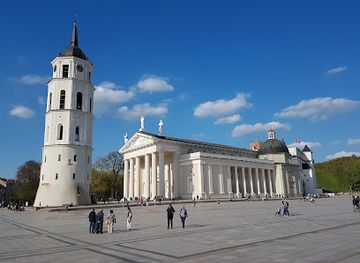 lithuania/vilnius/landmark/city-tour-bus-stop