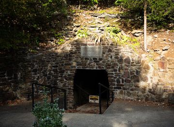 indiana/hoosier-national-forest/landmark/marengo-cave-u-s-national-landmark
