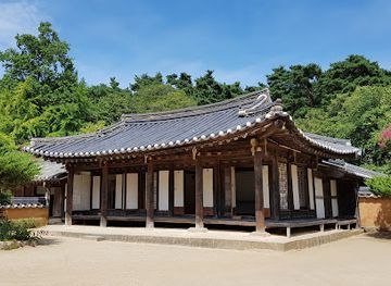 south-korea/gangneung-coastal-areas/landmark/heo-gyun-heo-nanseolheon-memorial-park