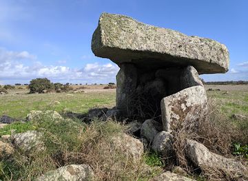portugal/evora/landmark/dolmen-paco-da-vinha