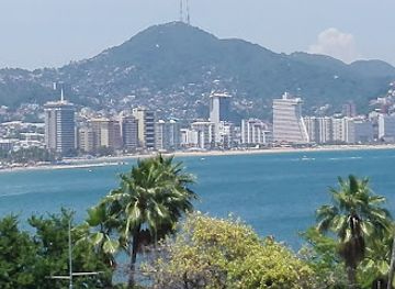 mexico/acapulco/acapulco-dorado/landmark/playa-tamarindos