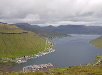 faroe-islands/vagur/landmark/vingarourin
