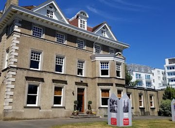 guernsey/st-sampson/landmark/priaulx-library