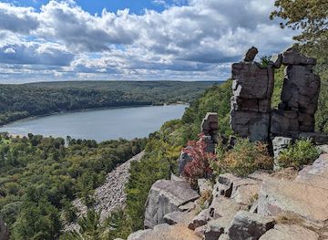 wisconsin/devil-s-lake-state-park/landmark/devils-lake-visitor-center