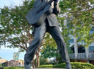 tennessee/germantown/landmark/elvis-statue