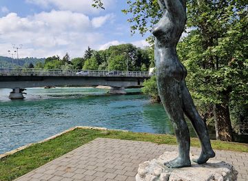 bosnia-and-herzegovina/bihac/landmark/djevojka-sa-une