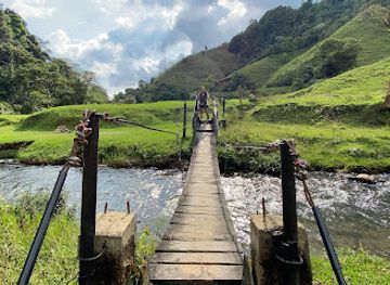 colombia/cocora-valley/landmark/santa-rita-waterfall