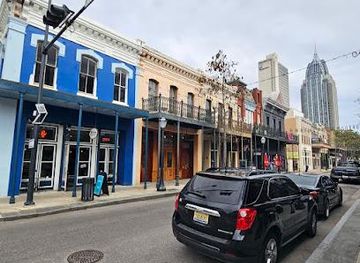 Dauphin St