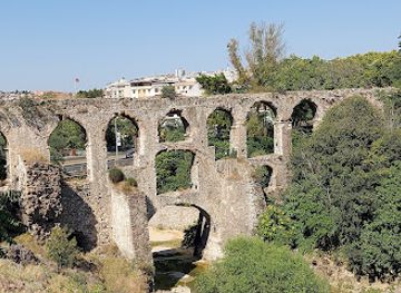 turkiye/izmir/buca/landmark/kizilcullu-su-kemerleri