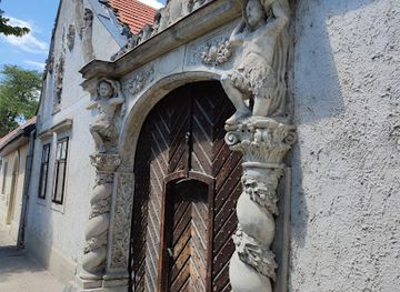 hungary/sopron/landmark/ket-mor-haz