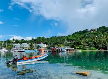 saint-lucia/canaries/landmark/marigot-bay