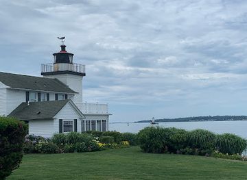rhode-island/bristol-county/landmark/nayatt-point-lighthouse