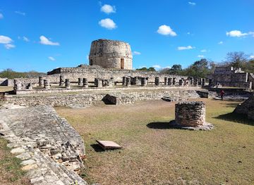 mexico/yucatan-peninsula/landmark/archaeological-site-of-mayapan