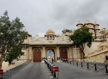india/udaipur/landmark/tripoliya-gate