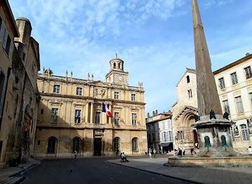france/nimes/landmark/pl-de-la-republique