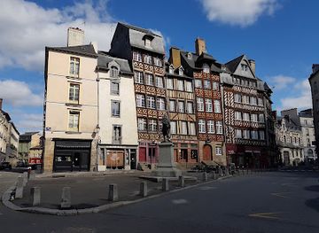 france/rennes/villejean-beauregard/landmark/place-du-champ-jacquet-leperdit-statue
