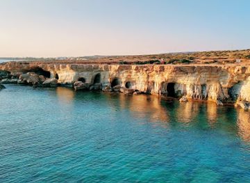 cyprus/adonis-baths-waterfalls/landmark/monument-of-peace