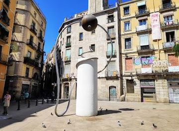 spain/barcelona/landmark/placa-de-george-orwell