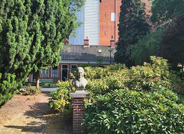 netherlands/groningen/landmark/vrouwe-ludewe-vink-statue