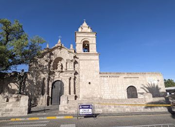 peru/arequipa/landmark/plaza-de-yanahuara