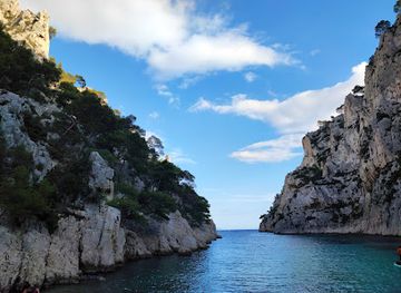 france/les-calanques-national-park/landmark/calanque-d-en-vau