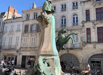 france/la-rochelle/grosse-horloge/landmark/statue-eugene-fromentin