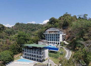 costa-rica/manuel-antonio/landmark/el-faro-beach-hotel