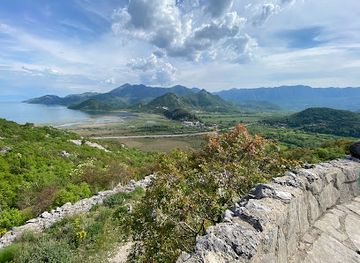 montenegro/lake-skadar/landmark/circular-viewpoint