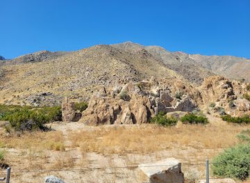 california/palm-desert/landmark/angel-cove-monument