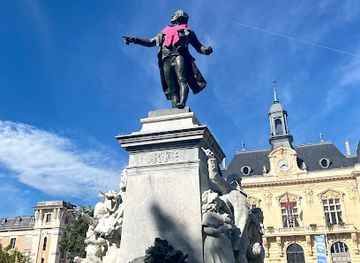 france/aquitaine/landmark/statue-of-danton