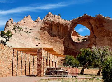 arizona/lake-powell/landmark/window-rock-tribal-park-veteran-s-memorial