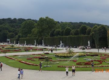 austria/vienna-woods/landmark/neptune-fountain