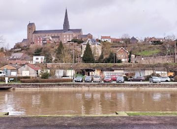 belgium/entre-sambre-et-meuse/landmark/collegiale-saint-ursmer