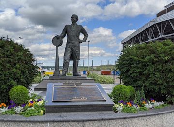 canada/atlantic-canada/landmark/samuel-cunard-statue