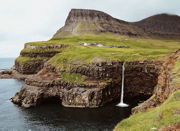 faroe-islands/gasadalur/landmark/mulafossur-cottages