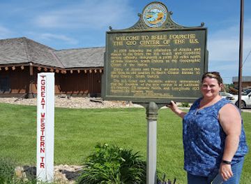wyoming/black-hills/landmark/geographic-center-of-the-nation-monument