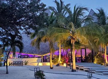 the-bahamas/lucaya/landmark/the-stoned-crab-restaurant