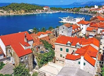 croatia/makarska/landmark/palaca-ivanisevic