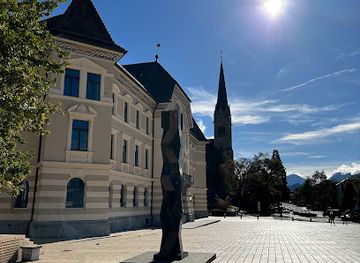 liechtenstein/eschen/landmark/seinem-grossen-sohne