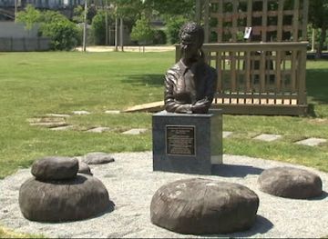 illinois/oak-lawn/landmark/gwendolyn-brooks-the-oracle-of-bronzeville-margot-mcmahon