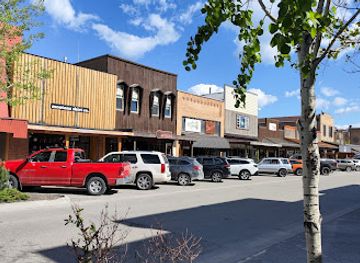 montana/whitefish/landmark/big-antiques