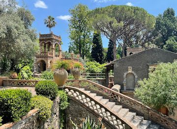 italy/taormina/landmark/public-garden-taormina